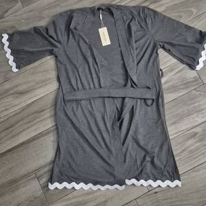 Gray Women's Robe with White Scalloped Trim - Intimates & Sleepwear